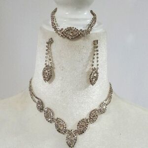 Elegant Silver Jewelry Set